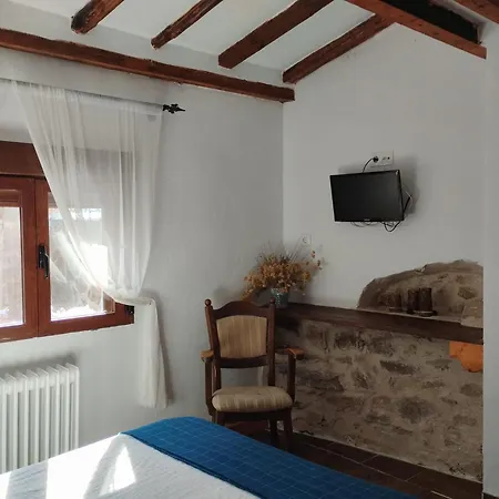 Hostal Refugio De Gredos * Наварредонда-де-Гредос
