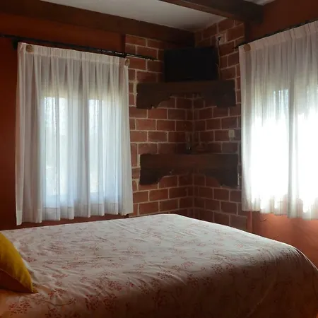 Hostal Refugio De Gredos * Наварредонда-де-Гредос
