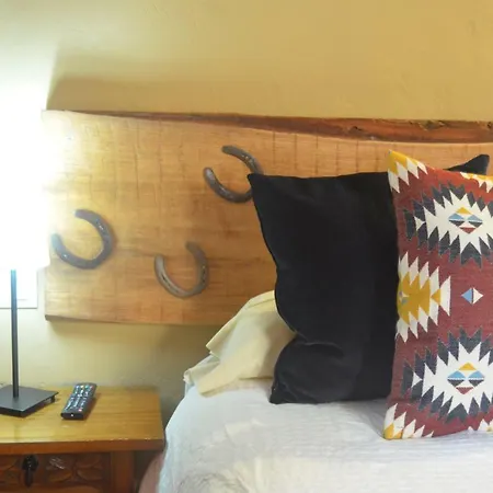 Hostal Refugio De Gredos Гостевой дом Наварредонда-де-Гредос